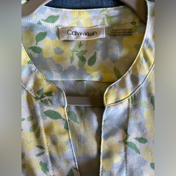 NWOT. Calvin Klein Floral Blouse Top Button Down Size S. - Picture 3 of 6